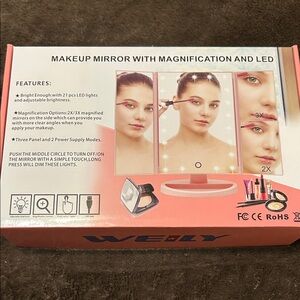 Makeup Mirror with LED and Magnification - Pink — BRAND NEW IN BOX!